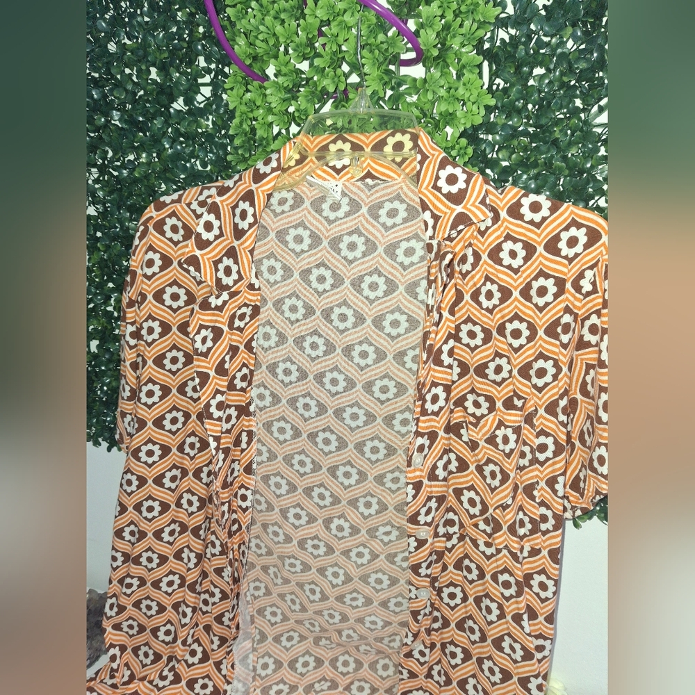 Geometric Patterned Button Down Shirt - Picture 2 of 4